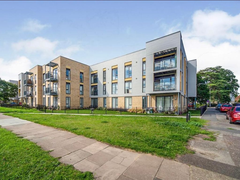 2 bed flat to rent in Allwoods Place, Hitchin SG4, £1,450 pcm Zoopla