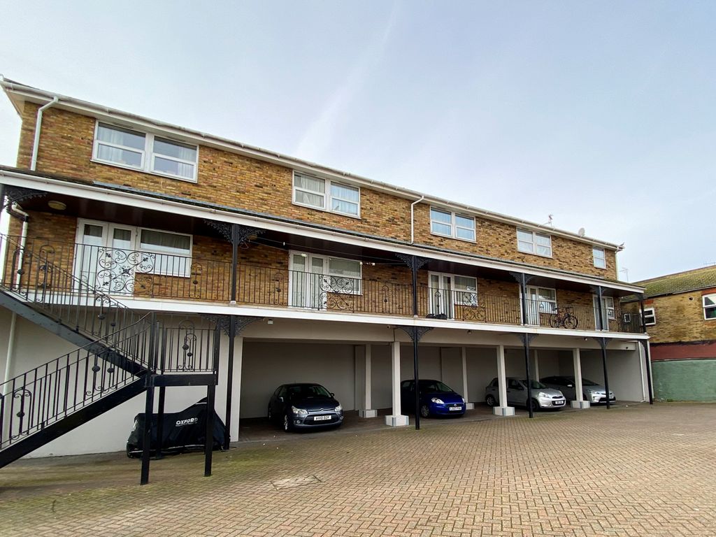 1 bed flat to rent in London Road, WestcliffOnSea SS0, £900 pcm Zoopla