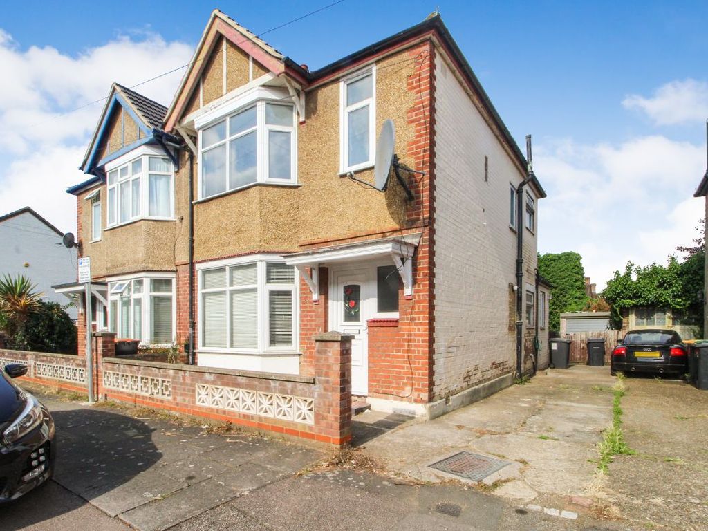 3 bed semidetached house to rent in Southville Road, Bedford MK42, £