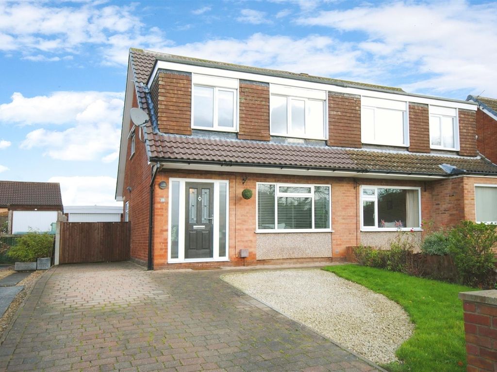 3 bed semidetached house for sale in Spofforth Walk, Garforth, Leeds
