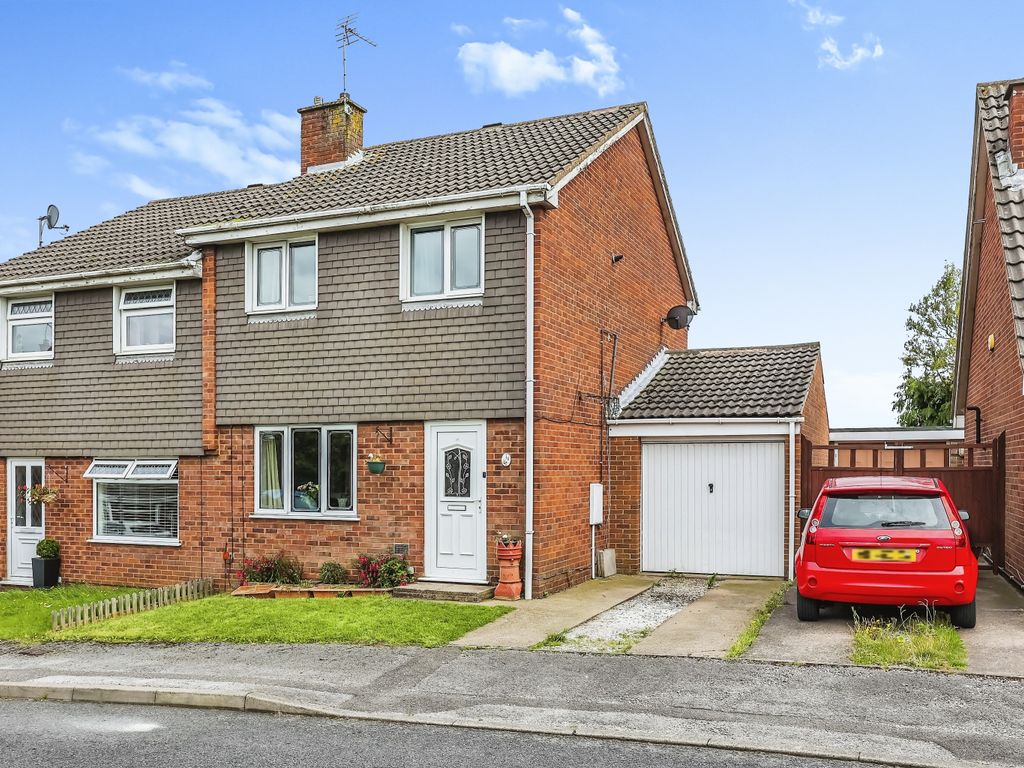 3 bed semidetached house for sale in Bodmin Avenue, Nottingham NG15, £