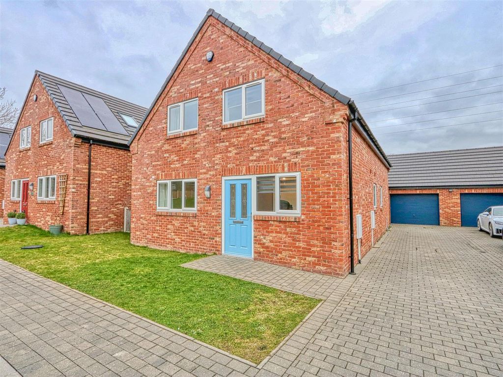 4 bed detached house for sale in Wildflower Close, Calow, Chesterfield