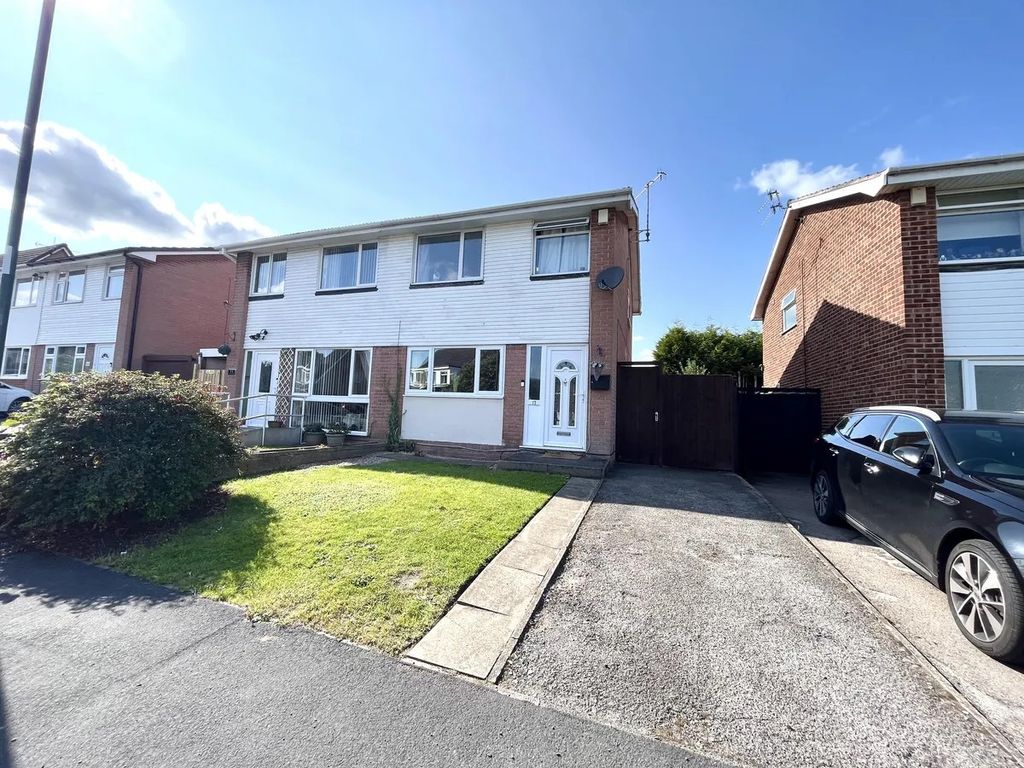 3 bed semidetached house to rent in Neston Drive, Nottingham NG6, £