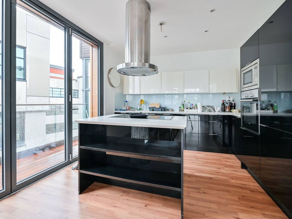 2 bed flat for sale in Keppel Road, London Bridge, London SE1, £