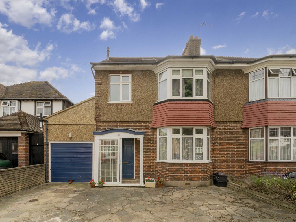 5 bed property for sale in Derwent Crescent, London N20 Zoopla