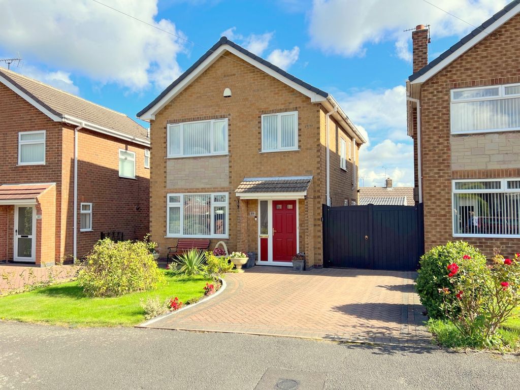 3 bed detached house for sale in Coronation Drive, South Normanton