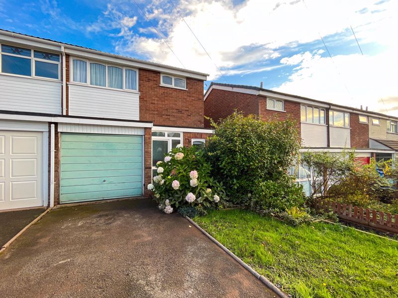 3 bed semidetached house for sale in Manor Rise, Burntwood WS7, £