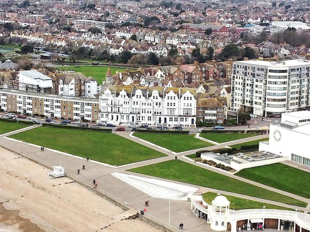 2 bed flat for sale in West Parade, BexhillOnSea TN39, £177,500 Zoopla