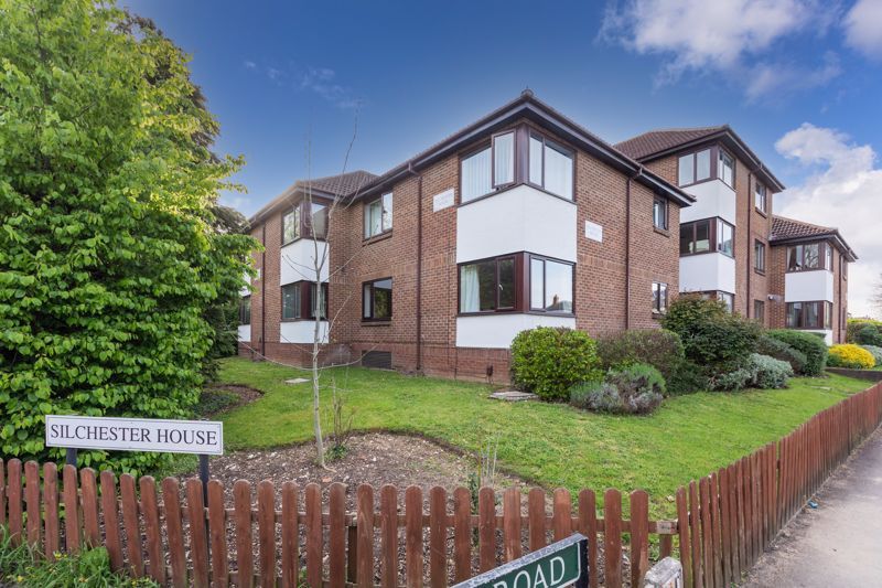2 bed flat for sale in Ray Park Road, Maidenhead SL6 Zoopla