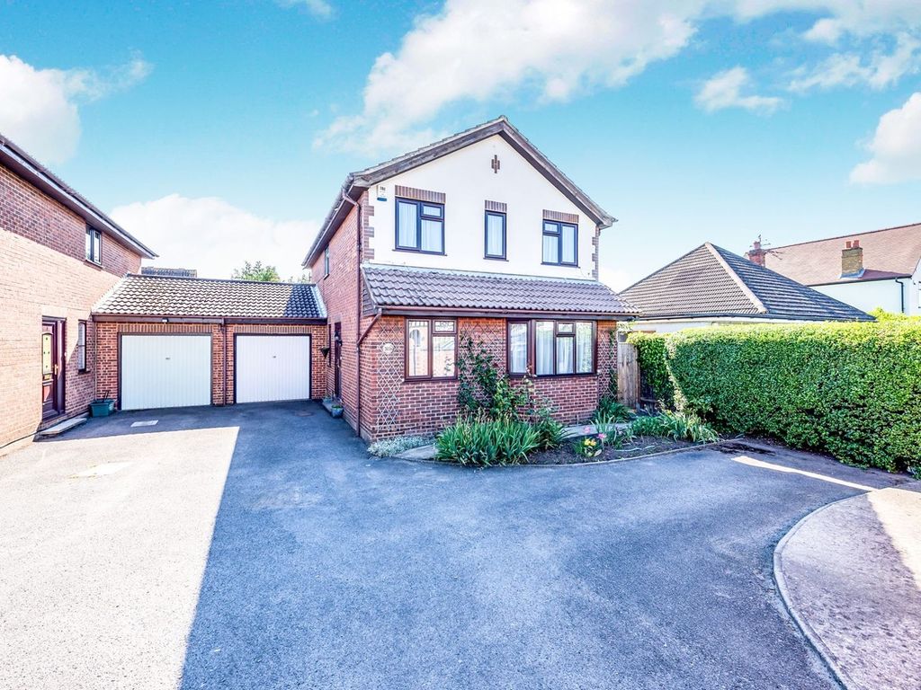 4 bed detached house for sale in Kingston Road, Epsom KT19, £625,000