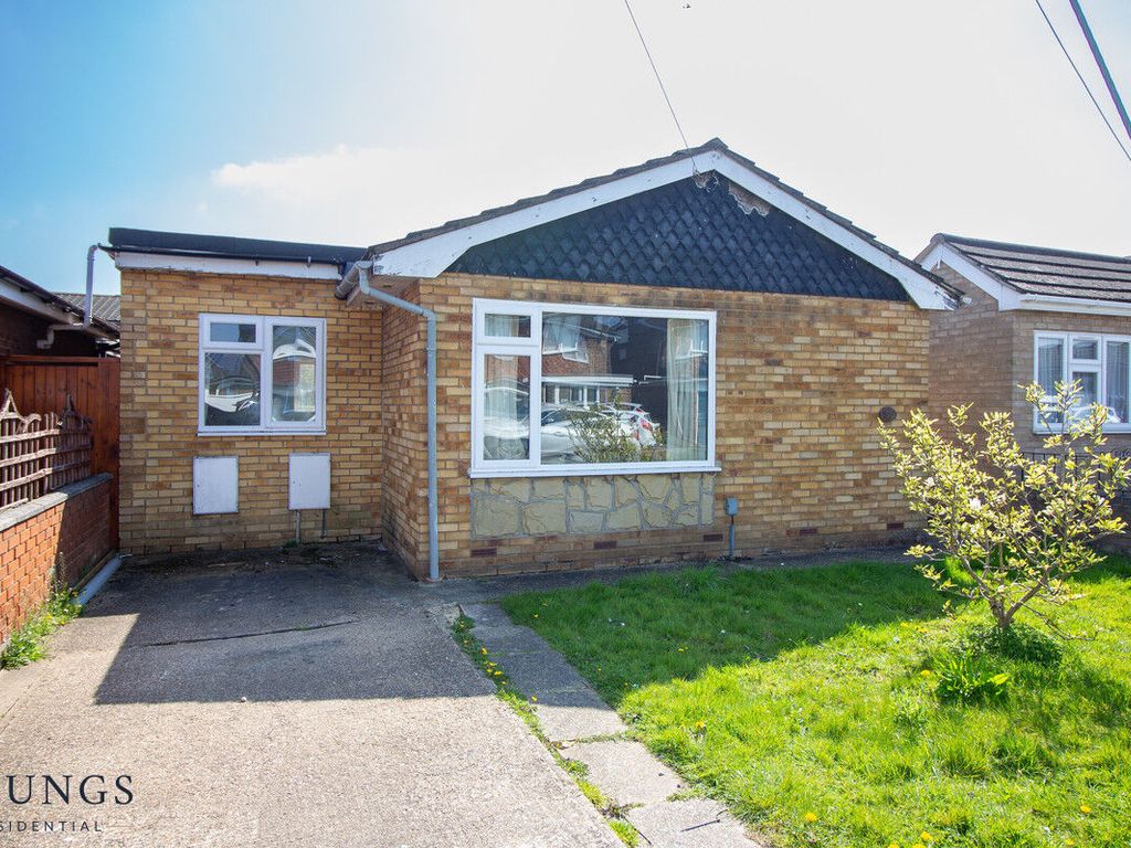 3 bed detached bungalow for sale in Central Avenue, Canvey Island SS8