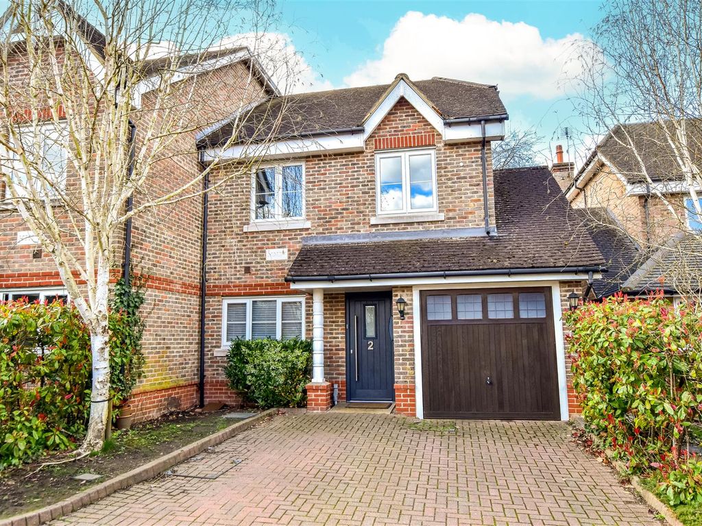 4 bed semidetached house to rent in Ashmead Place, Little Chalfont