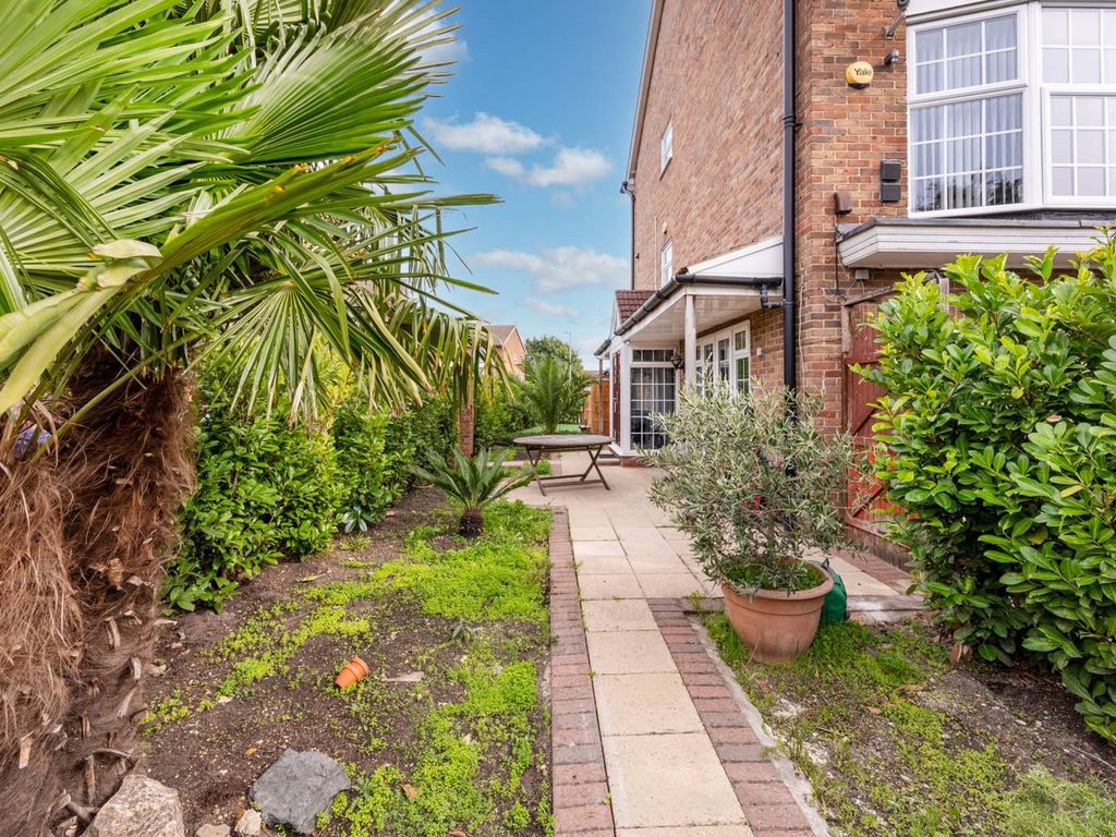 6 bed semidetached house for sale in Malden Road, New Malden KT3, £