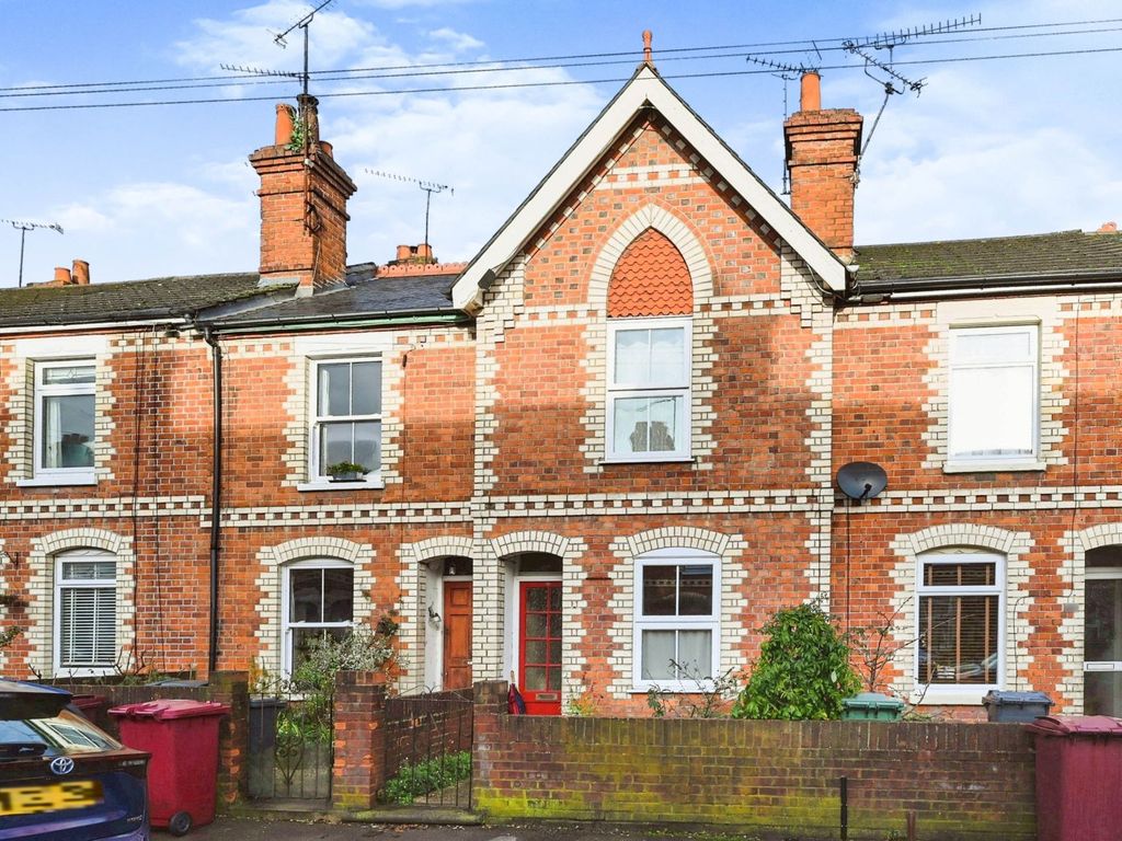 3 bed terraced house for sale in Freshwater Road, Reading RG1, £300,000