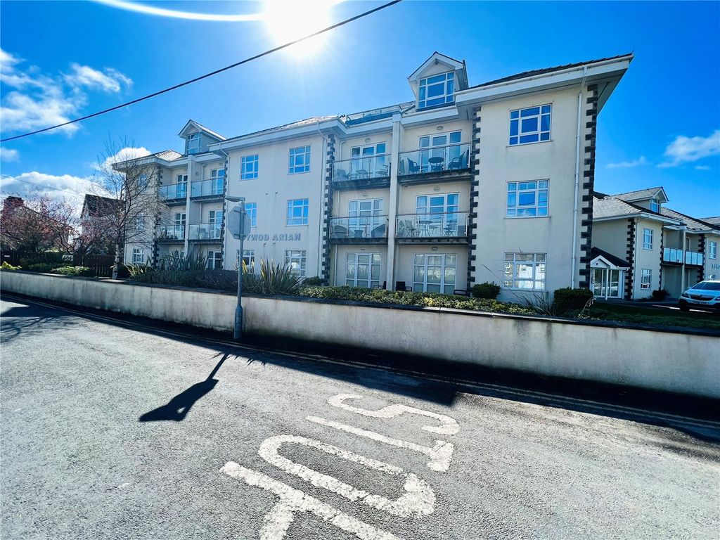 2 bed flat for sale in Tywod Arian, Lon Golff, Morfa Nefyn, Pwllheli
