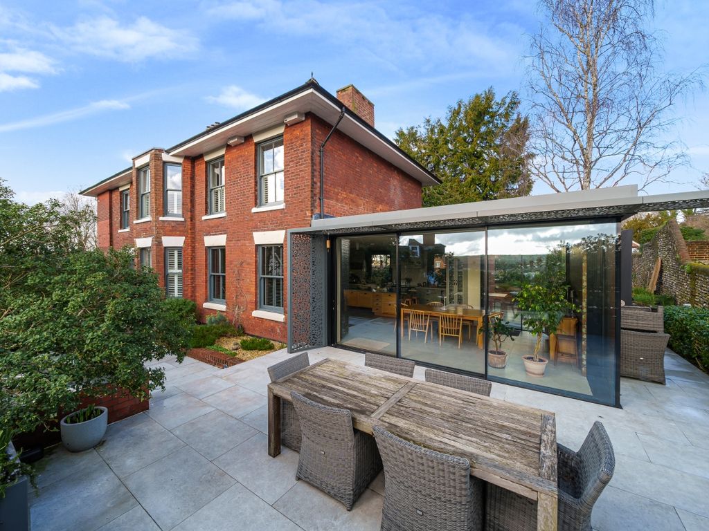 5 bed detached house to rent in Quarry Road, Winchester SO23, £10,000