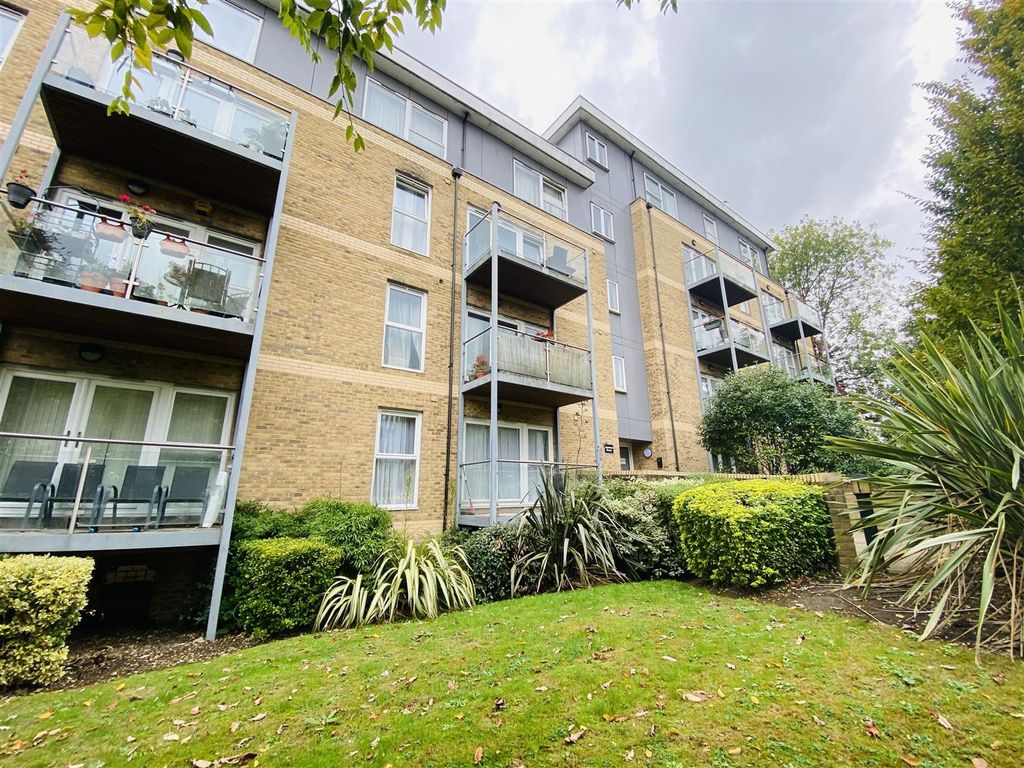 1 bed flat for sale in High Street, Edgware HA8 Zoopla