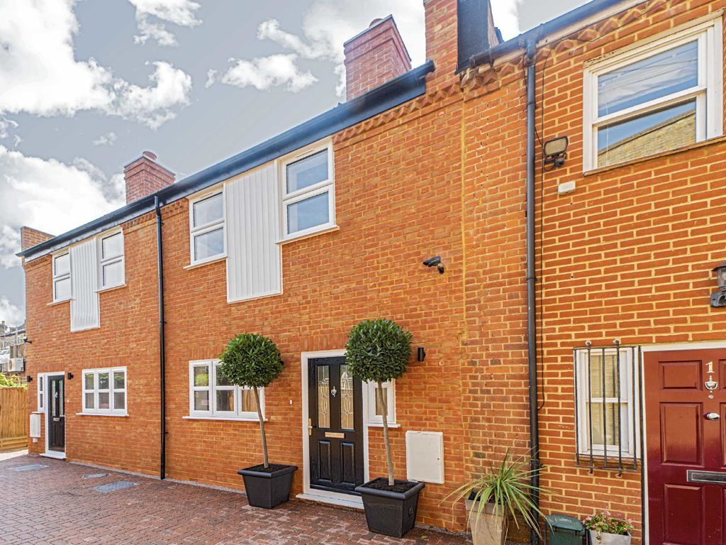 2 bed terraced house to rent in Stable Mews, Twickenham TW1, £2,200 pcm