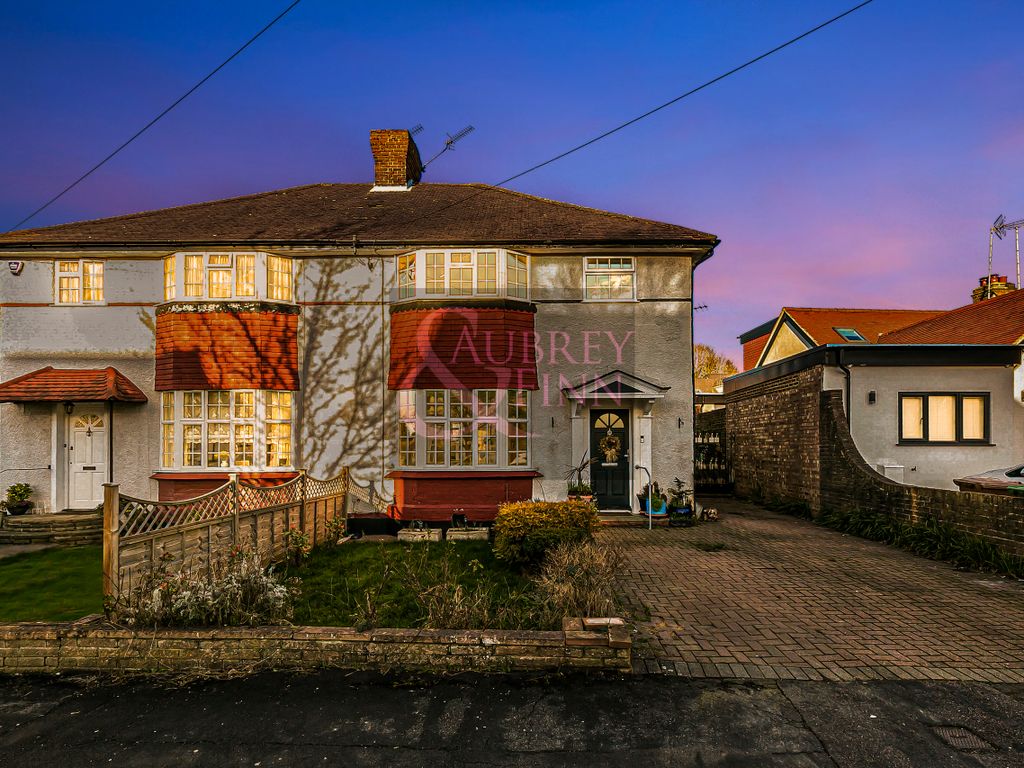 4 bed semidetached house for sale in Strafford Gate, Potters Bar