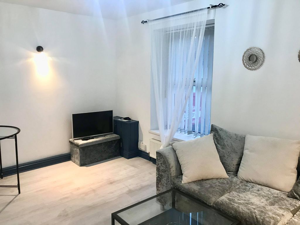 1 bed flat to rent in 155B Top Flat Western Street, Swansea SA1, £650 pcm Zoopla