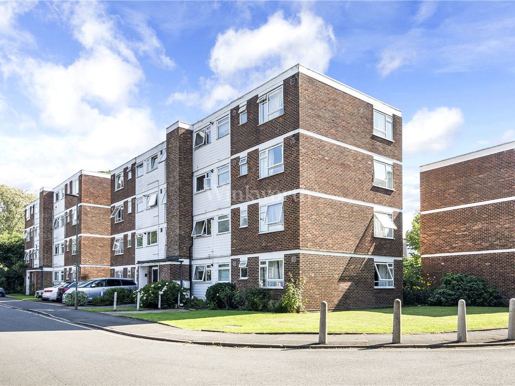 3 bed flat to rent in Parkwood, Beckenham BR3, £1,700 pcm Zoopla