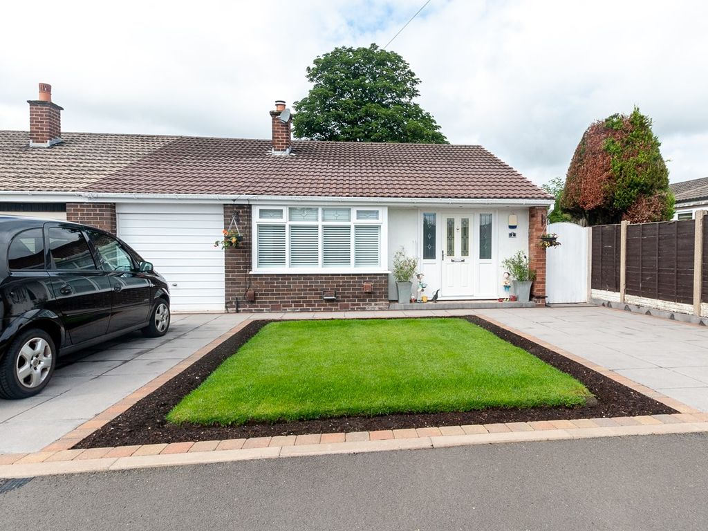 2 bed semidetached bungalow for sale in Malvern Close, AshtonIn