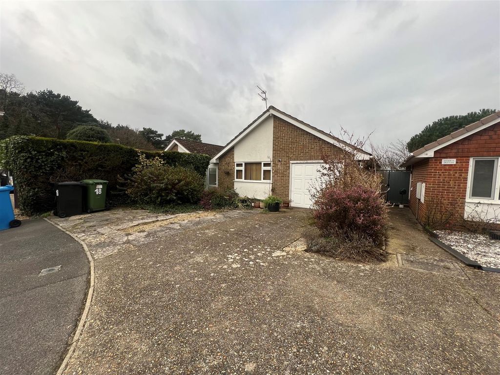 3 bed detached house for sale in Woodgreen Drive, Bournemouth BH11, £