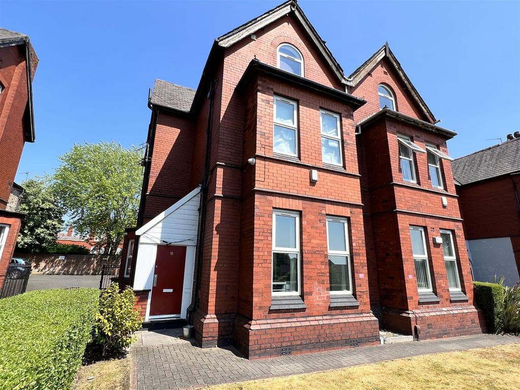 Studio to rent in Eccles Old Road, Salford M6 Zoopla