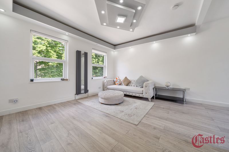 3 bed flat for sale in Hornsey Park Road, London N8, £550,000 Zoopla