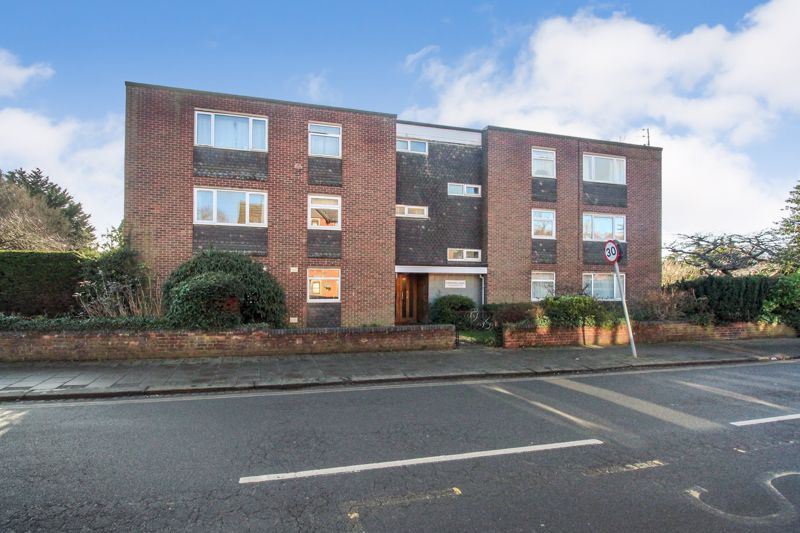 2 bed flat to rent in Shakespeare Road, Bedford MK40, £975 pcm Zoopla