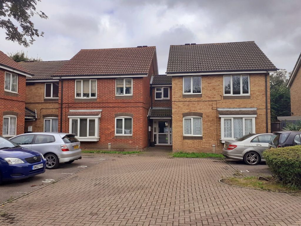1 bed flat to rent in Teresa Gardens, Waltham Cross, Hertfordshire EN8