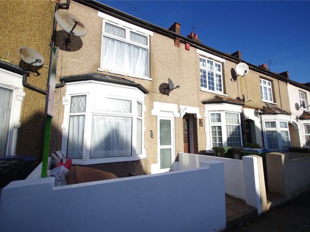 3 bed terraced house to rent in Whippendell Road, Watford, Herts WD18