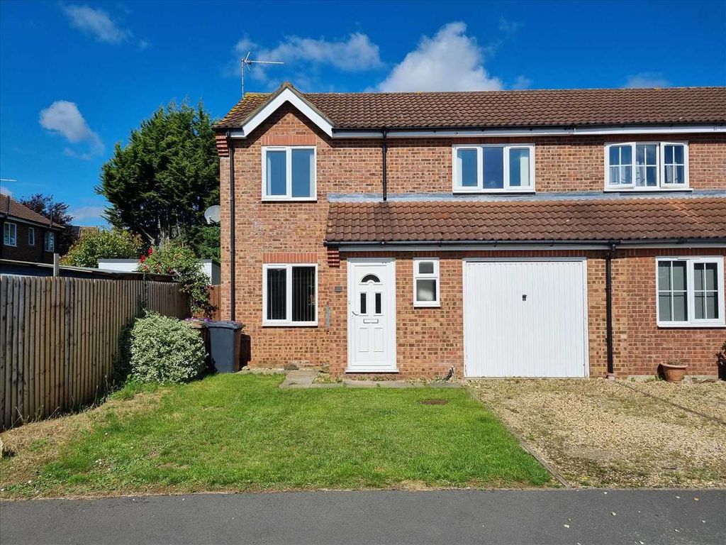 3 bed semidetached house for sale in Cypress Close, Sleaford NG34, £