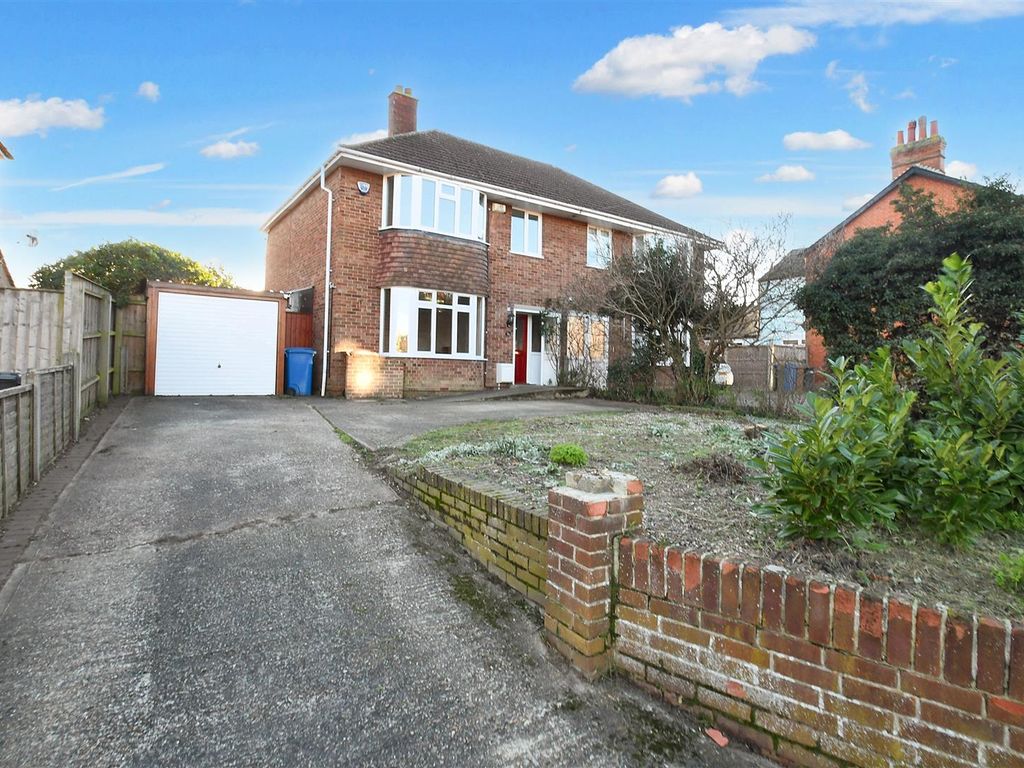 3 bed semidetached house for sale in Felixstowe Road, Ipswich IP3, £