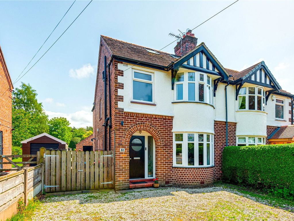 4 bed semidetached house for sale in Forest Road, Cuddington