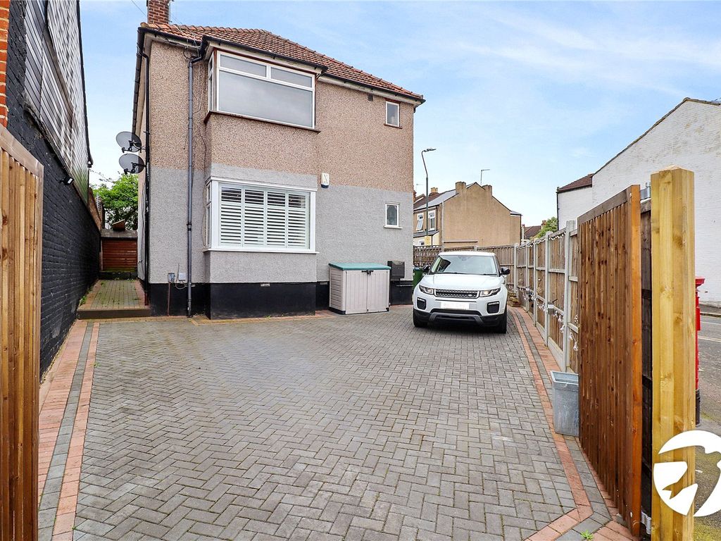 2 bed for sale in Edwards Road, Belvedere DA17, £275,000