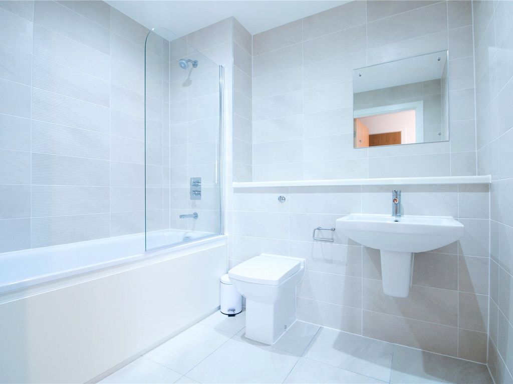 2 bed flat to rent in Media City, Michigan Point Tower B, 11 Michigan