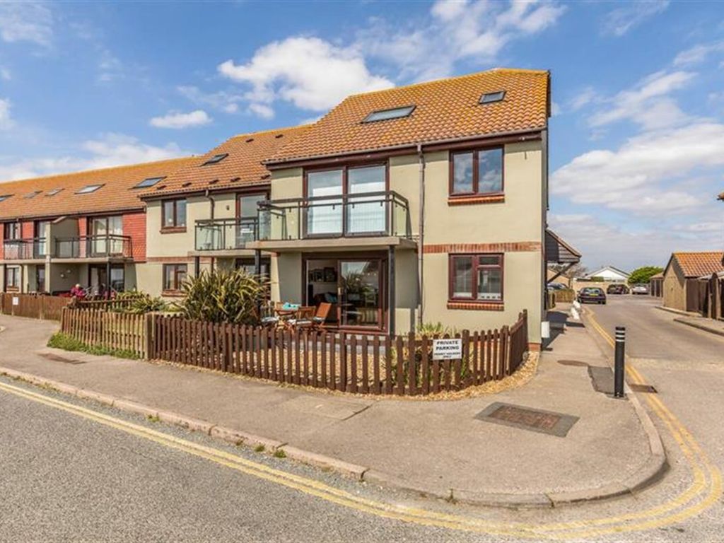 2 bed flat to rent in Flat 11 Armada Court, East Bracklesham Drive