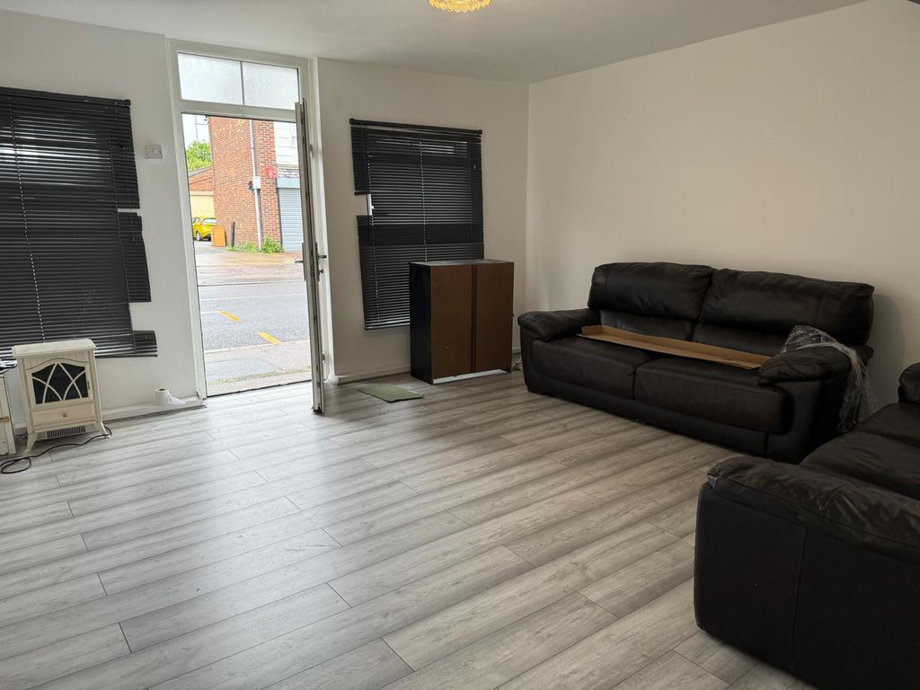 3 bed town house to rent in 3 North Road ClactonOnSea, 3 North Road