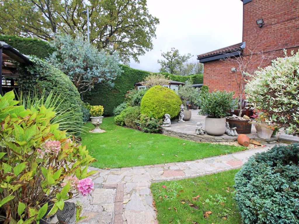 Neagle Close, Borehamwood, Herts WD6