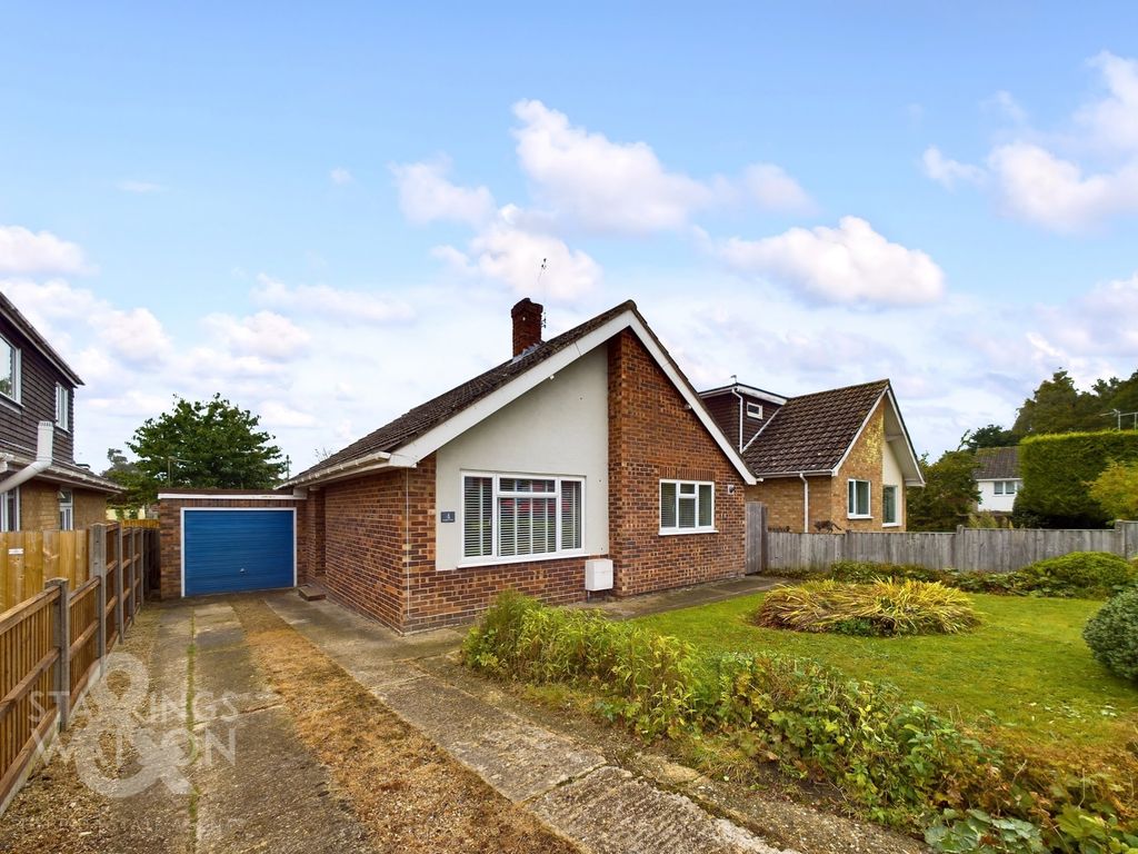 2 bed detached bungalow for sale in Hadden Close, Poringland, Norwich