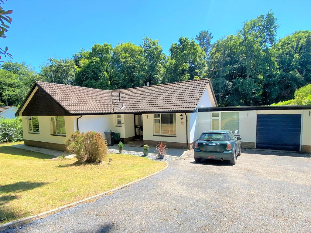 3 bed detached bungalow for sale in Broad Oak Close, West Hill, Ottery