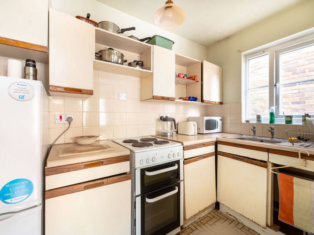 1 bed end terrace house for sale in Langton Road, Cricklewood, London