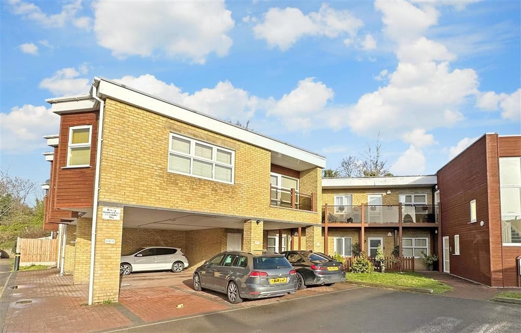 2 bed flat for sale in Central Avenue, Welling, Kent DA16 Zoopla