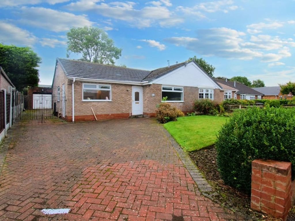 3 bed semidetached bungalow for sale in Laburnum Avenue, Woolston WA1