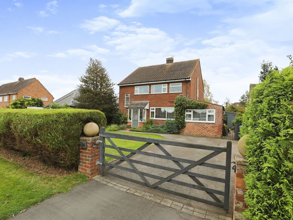 3 bed detached house for sale in Newbold Road, Wellesbourne, Warwick