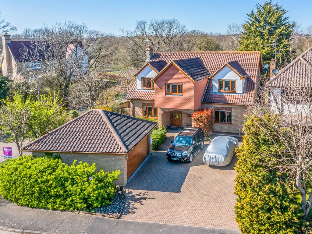 5 bed detached house for sale in Read Close, Hockley SS5 Zoopla