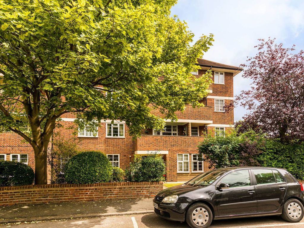 3 bed flat to rent in Sheen Court, Richmond TW10 Zoopla