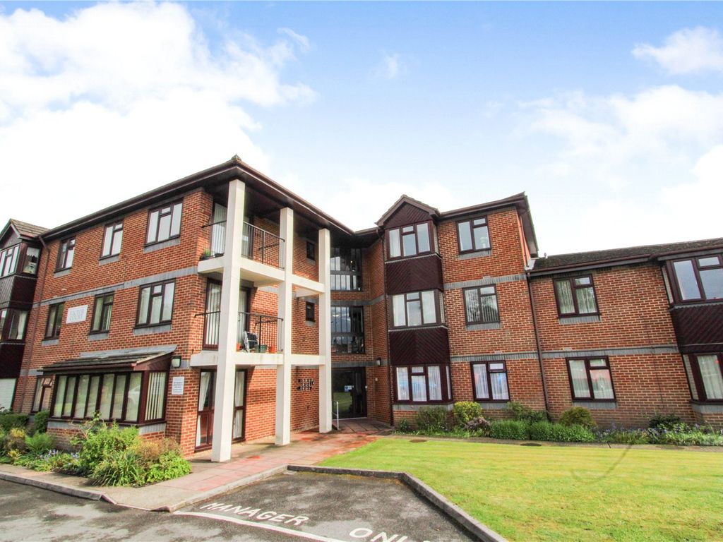 1 bed flat for sale in Thornhill Park Road, Southampton, Hampshire SO18