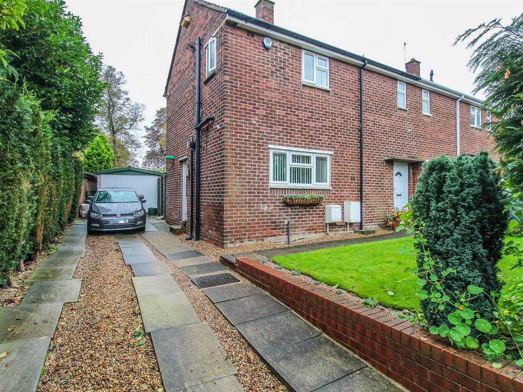 2 bed property for sale in Cawthorne Road, Wakefield WF2, £155,000 Zoopla